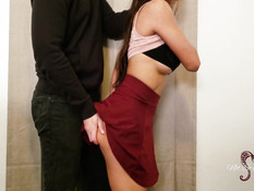 Он отодрал грудастую девушку с пирсингом и заполнил спермой её киску