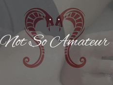 Девчонка с пирсингом сосков и пупка ебёт бойфренда в позе наездницы