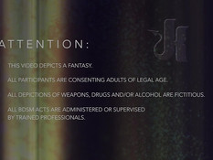 Стройная молодая шатенка мастурбирует клитор и ебётся с секс машиной