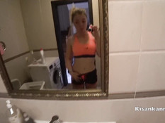 Паренёк оттрахал в душе и залил спермой грудастую русскую блондинку