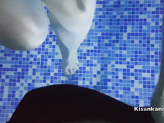 Сиськастая русская блондинка танцует стриптиз и трахается в бассейне