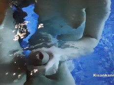 Сиськастая русская блондинка танцует стриптиз и трахается в бассейне