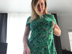 Юная русская блондинка лижет парню очко и доводит до семяизвержения