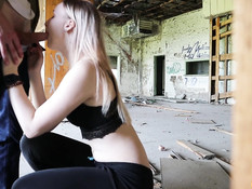 Он отодрал в заброшенном здании тощую русскую тёлку и кончил в киску