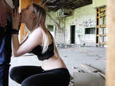 Он отодрал в заброшенном здании тощую русскую тёлку и кончил в киску