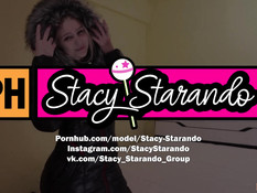 Юная русская блондинка в тёплой зимней куртке трахается с кавалером