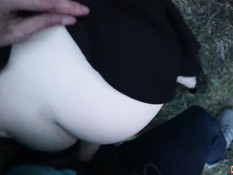 Отодрал русскую девчонку возле железной дороги и обкончал её трусики