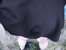 Отодрал русскую девчонку возле железной дороги и обкончал её трусики