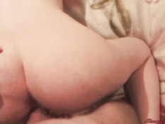 Юная русская блондинка дрочит член ногами и трахается с парнем раком