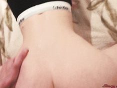 Юная русская блондинка дрочит член ногами и трахается с парнем раком