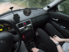 Он подвёз молодую русскую блондинку и оттрахал на обочине возле леса