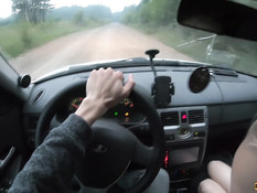 Он подвёз молодую русскую блондинку и оттрахал на обочине возле леса