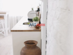 Отымел голубоглазую русскую красотку на кухне и кончил на её задницу