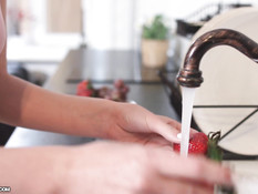 Рыжая русская тёлочка с большими титьками оттрахана и полита спермой