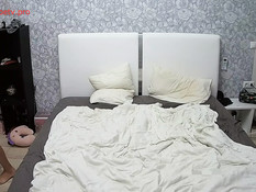 Две молодые русские пары занялись свинг сексом на двуспальной кровати