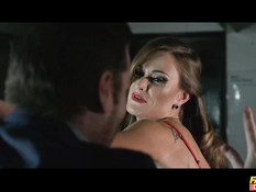 Пять женщин танцовщиц стриптиза занялись лесбийским сексом на сцене