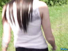 За деньги он снял сиськастую чешскую шалаву и отымел её в подворотне