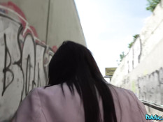 За деньги он снял сиськастую чешскую шалаву и отымел её в подворотне