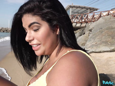 Снял на пляже сисястую латинку с большой жопой и отодрал у бассейна