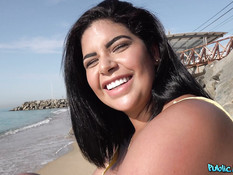 Снял на пляже сисястую латинку с большой жопой и отодрал у бассейна