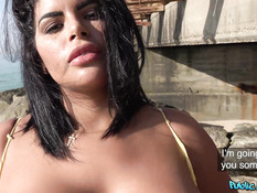 Снял на пляже сисястую латинку с большой жопой и отодрал у бассейна