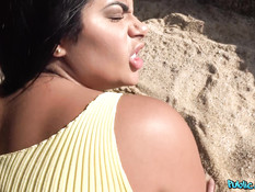 Снял на пляже сисястую латинку с большой жопой и отодрал у бассейна