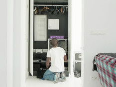 Негр оттрахал в киску и анус грудастую белую девку с рыжими волосами