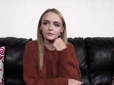 Молодую блондинку на порно кастинге отымели в анал и кончили в киску