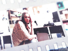 Бородатый охранник магазина оттрахал в подсобке молодую негритянку