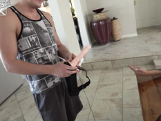 Худая татуированная девка надела страпон и отпердолила своего парня