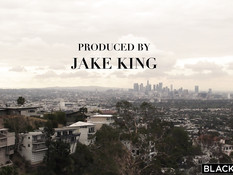 Три белые девчонки трахаются на кровати с мускулистым чёрным мужиком