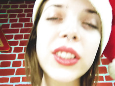 Зеленоглазую русскую красотку с пирсингом носа отымели в писю и анус