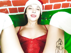 Зеленоглазую русскую красотку с пирсингом носа отымели в писю и анус