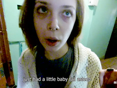 Сиськастая русская шалава зашла в гости и соблазнила соседа на секс