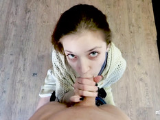 Сиськастая русская шалава зашла в гости и соблазнила соседа на секс