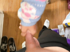 Парень оттрахал грудастую азиатскую девку и кончил в её бритую киску