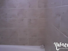 Парень зашёл в душ к сиськастой подружке и подрочил её бритую письку