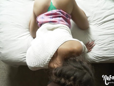 Очкастая девчонка с косичками делает минет и трахается в позе раком