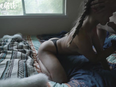 Очкастая блондинка с косичками оттрахана рачком и забрызгана спермой