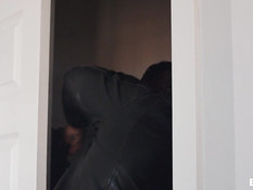 Бородатый мускулистый гей с татуировками отпердолил молодого парня