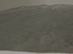 Худая светловолосая мамочка мастурбирует клитор в ванне и на кровати