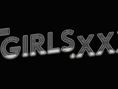 Бородатый мужик отымел в тугой анус сисястого светловолосого транса