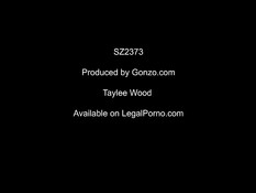 Трое мужиков отпердолили в анал пышную девчонку с большими титьками