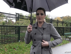 Двое парней делают двойной вагинал сиськастой французской блондинке