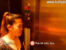 Иностранец отодрал в киску молоденькую тайскую шлюху с тату на спине