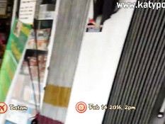 Молодая индонезийская шатенка сосёт член и даёт секс туристу в киску