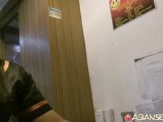 Секс турист отодрал на большой кровати молодую индонезийскую шлюшку