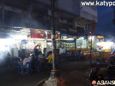 Мужчина отодрал на кровати азиатскую шлюху с большой обвисшей грудью