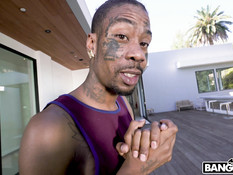 Негр отпердолил в анал сиськастую мулаточку и забрызгал лицо спермой