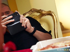 Знойная латинская брюнетка с большой грудью оттрахана в киску и анус